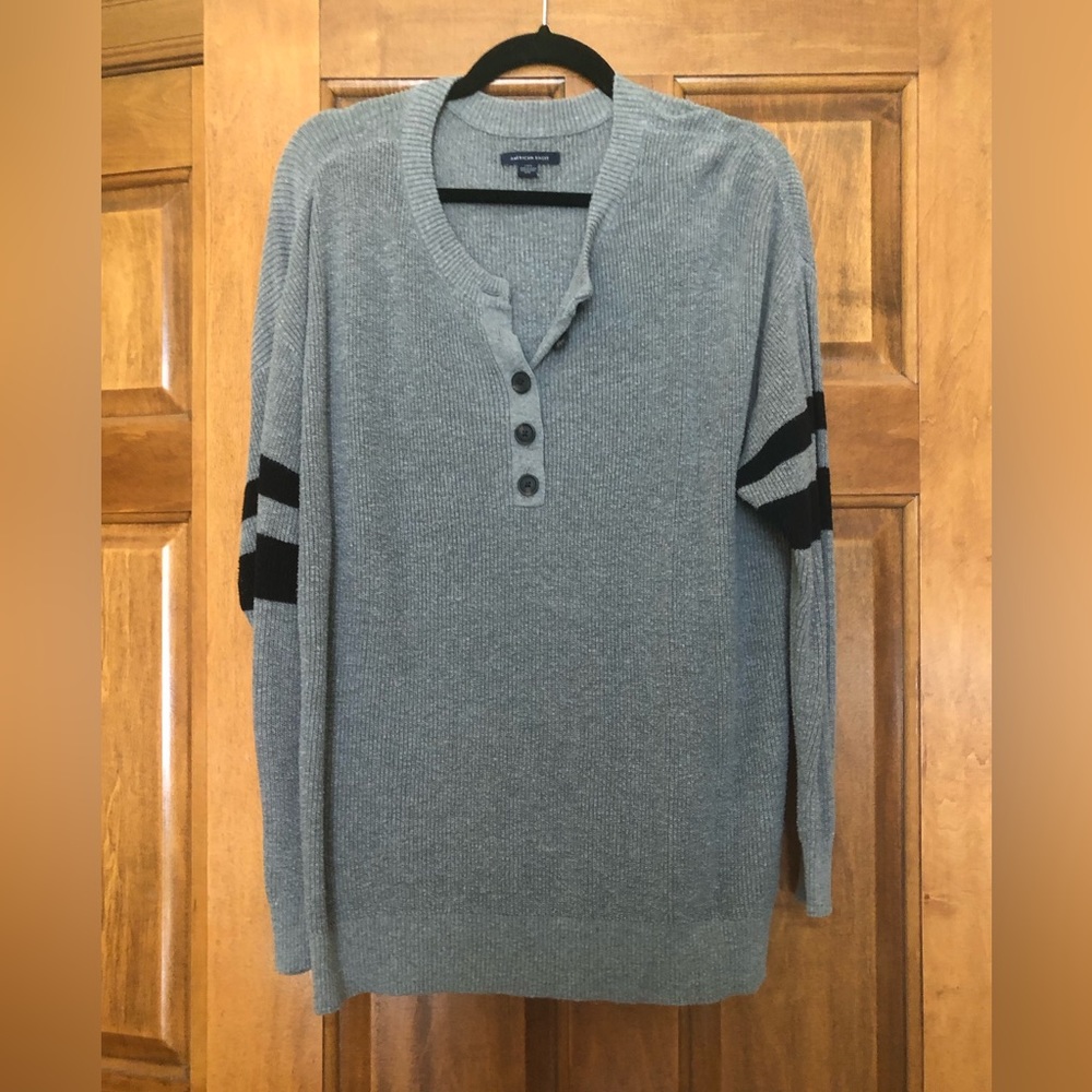 American Eagle Women’s L Gray Sweater